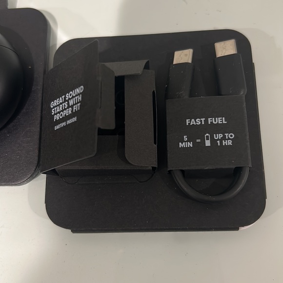 Beats studio buds new in box never been used black - Picture 6 of 6